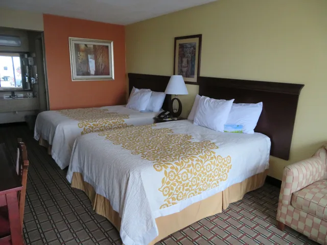 Basic, 5 Double Beds, Days Inn By Wyndham Blytheville 2/6