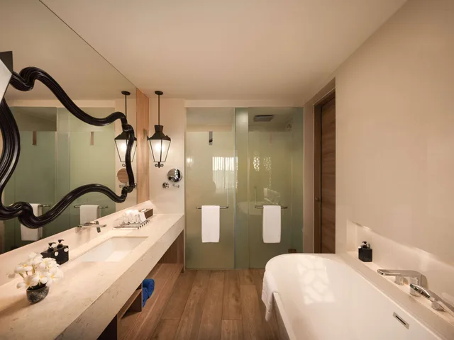 غرفة ديلوكس بسرير مزدوج بإطلالة على الجبل، Avista Grande Phuket Karon MGallery 10/10