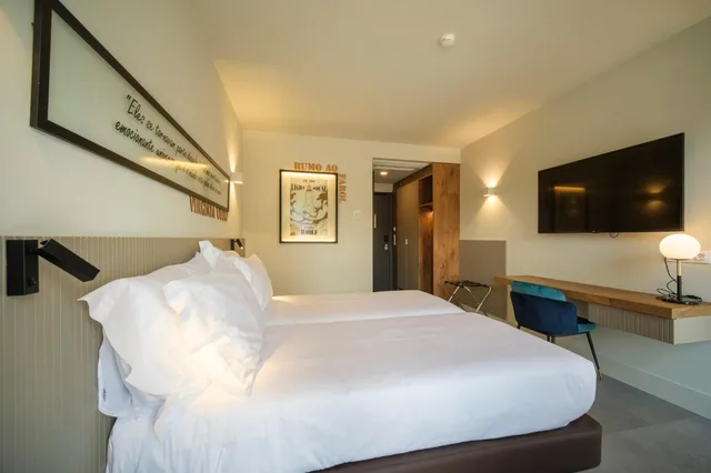 غرفة بسريرين منفصلين بشرفة، AZORES BOOK HOTEL 2/8
