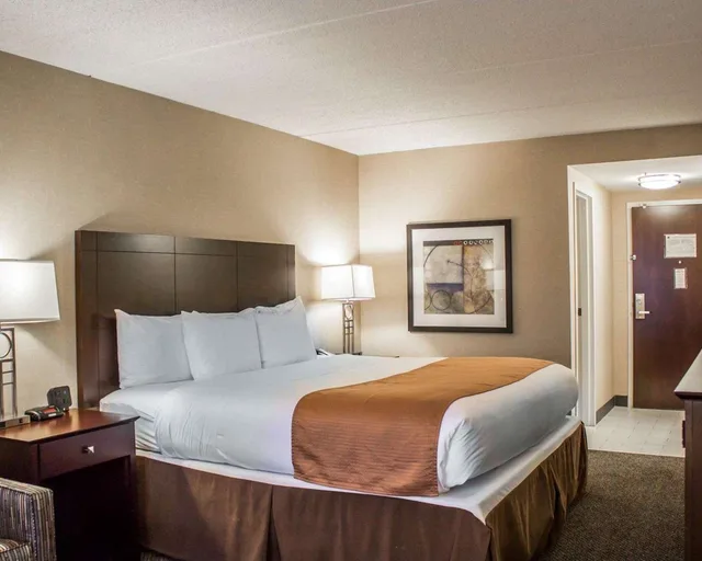 غرفة بسرير كينج لذوي الإعاقة، Comfort Inn & Suites Wadsworth OH 1/1