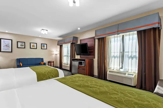 Suite, 2 Queen Beds, Sofa, Accessible, Comfort Suites Roswell, NM 1/7