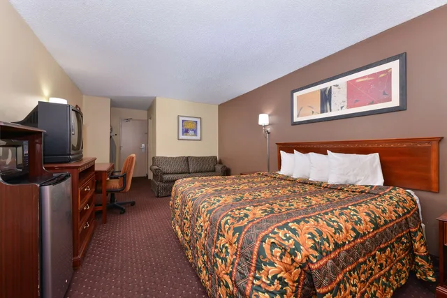 Room, King Bed, Americas Best Value Inn Tulsa at I-44 2/7