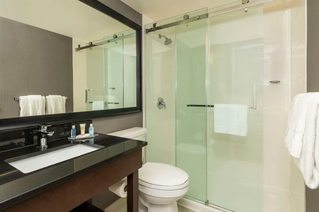 Room, Queen Bed, Comfort Inn Sudbury East 9/10