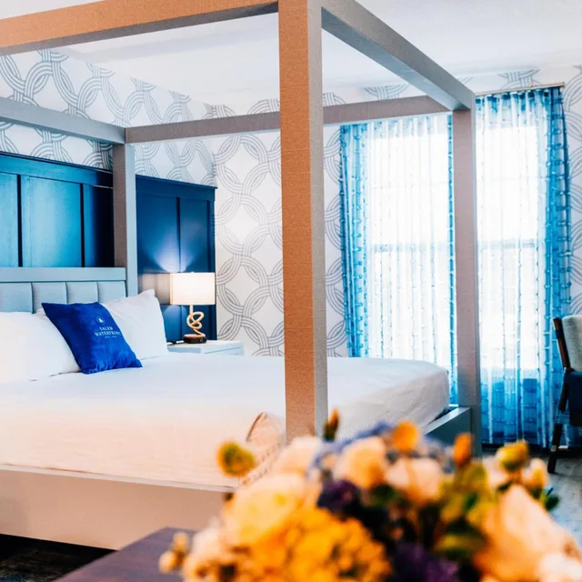 جناح جونيور، Salem Waterfront Hotel and Suites 2/2