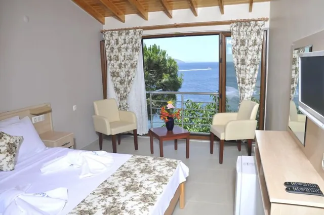 غرفة ديلوكس بسرير مزدوج بإطلالة على البحر مع أريكة، Hotel Mola 3/3