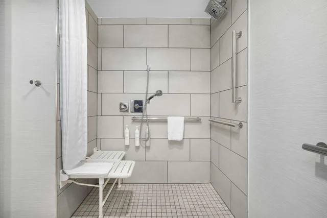 جناح بسرير كوين مع أريكة لذوي الإعاقة، Homewood Suites By Hilton San Diego Airport Liberty Station 5/6