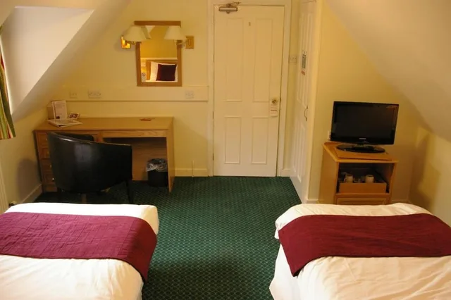 غرفة بسريرين منفصلين، Farnham House Hotel 3/4