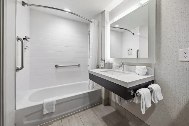 غرفة قياسية بسرير كينج لذوي الإعاقة، HOLIDAY INN EXPRESS SUNNYVALE - SILICON VALLEY 8/10