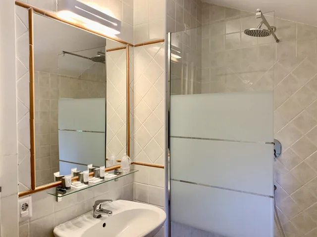 غرفة قياسية ثلاثية، Sourire Hotel 5/5