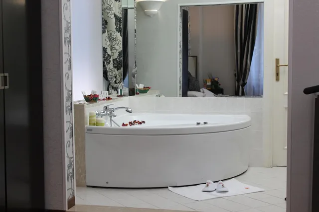 Suite, Hot Tub, Villa Aricia 3/5