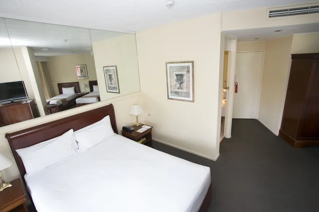 غرفة عائلية بسرير كوين وسريرين منفصلين، Madison Hotel Tower Mill 2/10