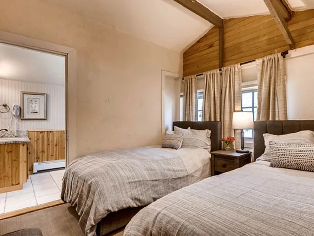Private, Lodge, Private Bathroom، Ski Tip Lodge 1/4