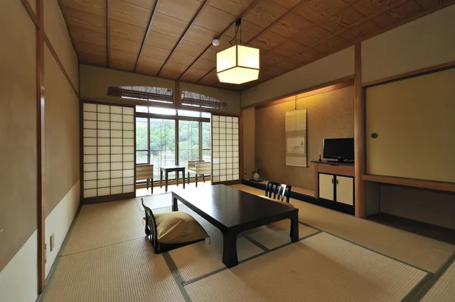 Japanese Western, Futon Bed, River View, Outdoor Bath، Kyoto Uji Hanayashiki Ukifune En 2/2