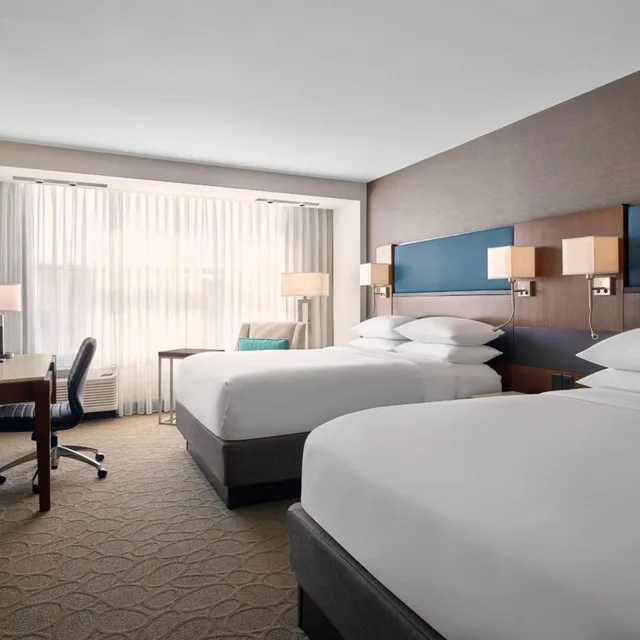 غرفة قياسية بسريرين كوين، Delta Hotels Milwaukee Northwest 2/5