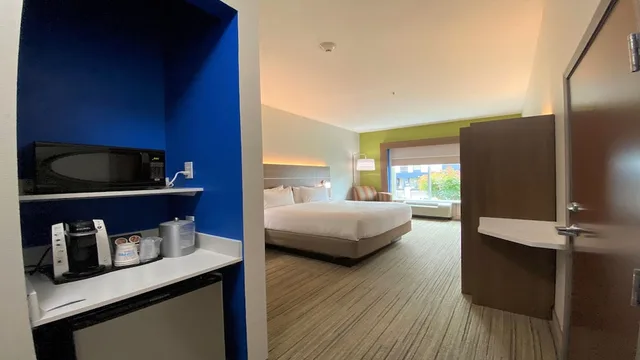 غرفة قياسية بسرير كينج، Holiday Inn Express Suites Somerset Central 6/10