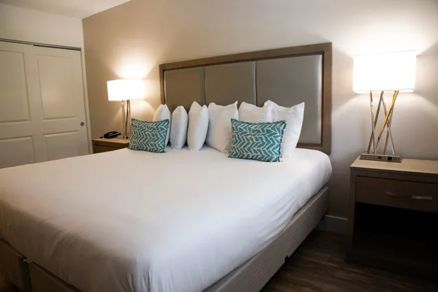 Premier, King Bed, Bay View, French Balcony، Bayside Inn Key Largo 3/5