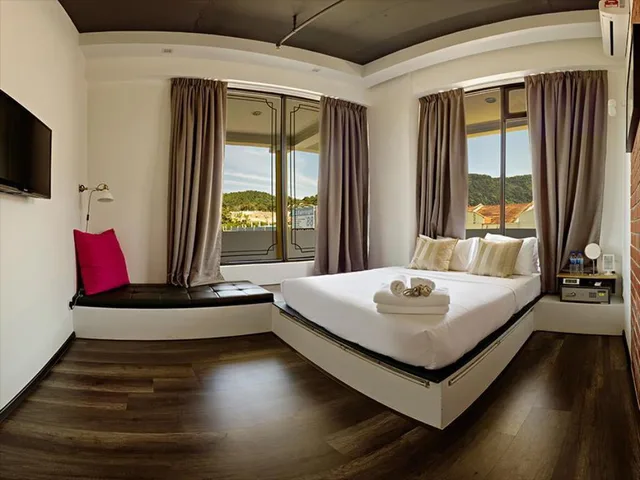 جناح بسرير مزدوج، Roomies Suites 1/2