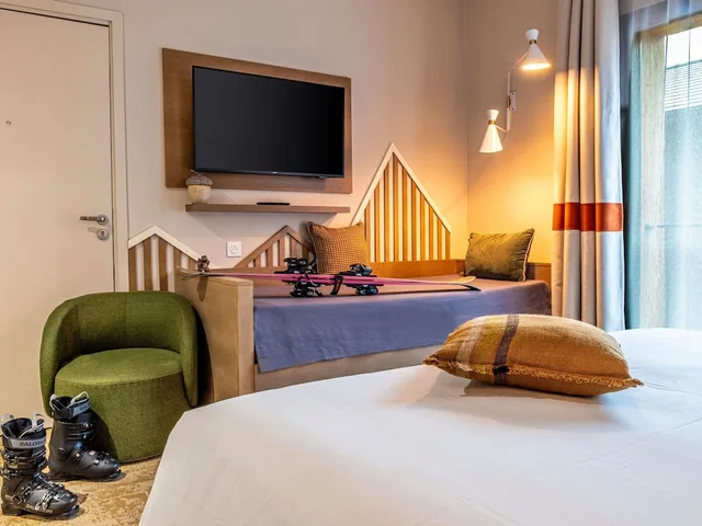 غرفة سوبيريور عائلية بسرير مزدوج مع أريكة في طابق مرتفع، Mercure Ax Les Thermes 6/8