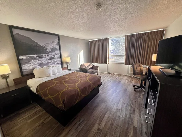 غرفة بسرير كينج، Super 8 by Wyndham Great Falls City Center 4/6