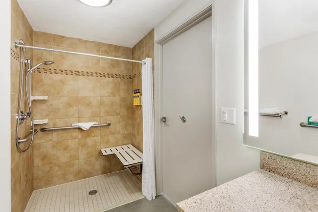 جناح بسرير كينج بحوض جاكوزي لذوي الإعاقة، Best Western Plus Airport Inn Suites Salt Lake City 7/8