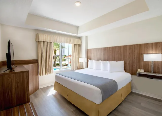 جناح بسرير كينج بغرفة نوم واحدة مع أريكة، The Point Hotel & Suites 1/4