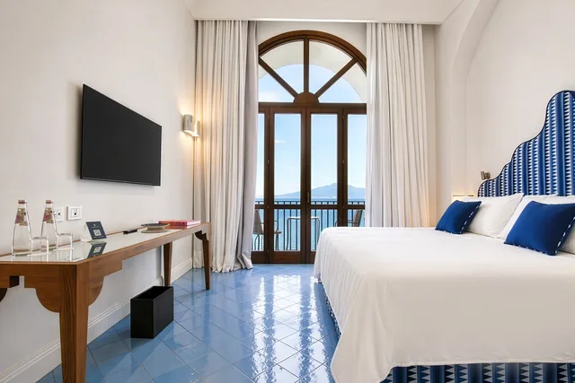 جناح سوبيريور بإطلالة على البحر، Grand Hotel Europa Palace 3/8