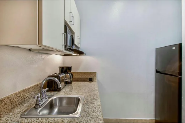 غرفة بسريرين مزدوجين بمطبخ للمدخنين، OYO Townhouse Beaumont Medical Center Area I-10 4/4