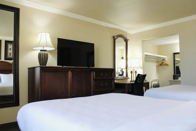 غرفة كومفورت بسريرين مزدوجين، Baymont by Wyndham McAlester Hwy 69 2/6