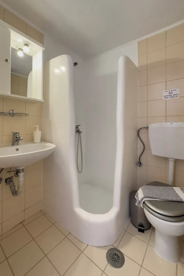 غرفة بسرير مزدوج بشرفة بإطلالة جزئية على البحر، Heliotropio Studios & Apartments 4/7