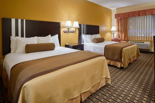 غرفة بسريرين كوين، Days Inn & Suites by Wyndham Sam Houston Tollway 1/10