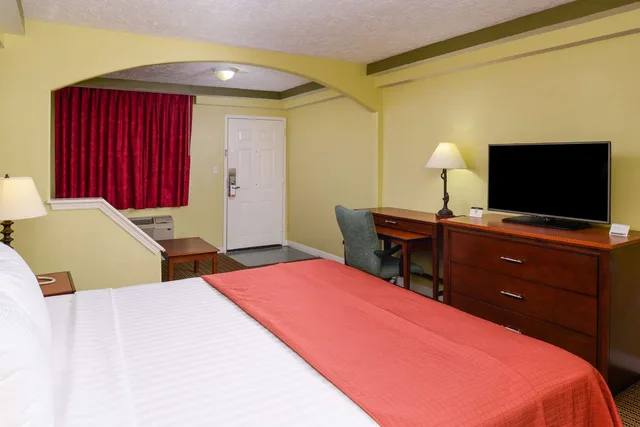Suite, King Bed, Americas Best Value Inn & Suites Waller Prairie View 2/5