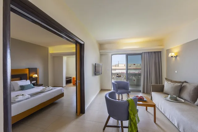 جناح ديلوكس بسرير كوين مع أريكة، Leonardo Kolymbia Resort 1/10