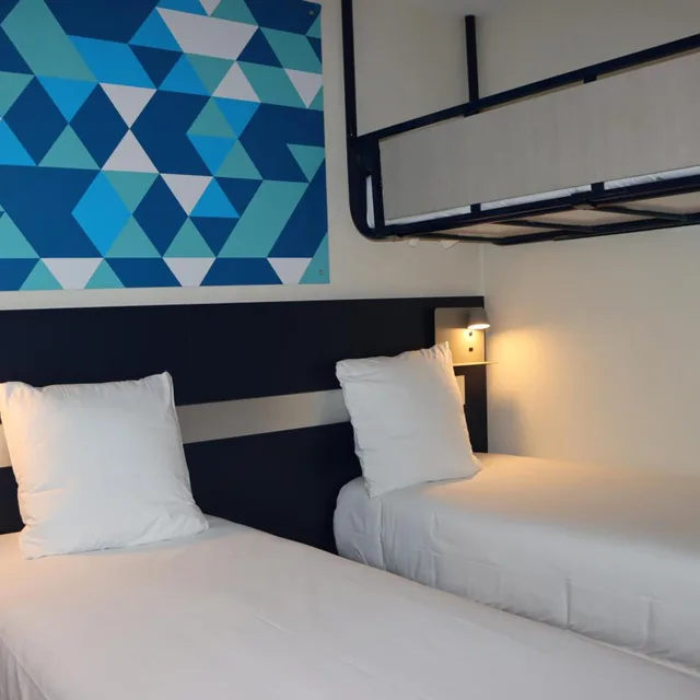 غرفة ثلاثية بسرير فردي، Comfort Hotel Paris Porte d Ivry 3/8