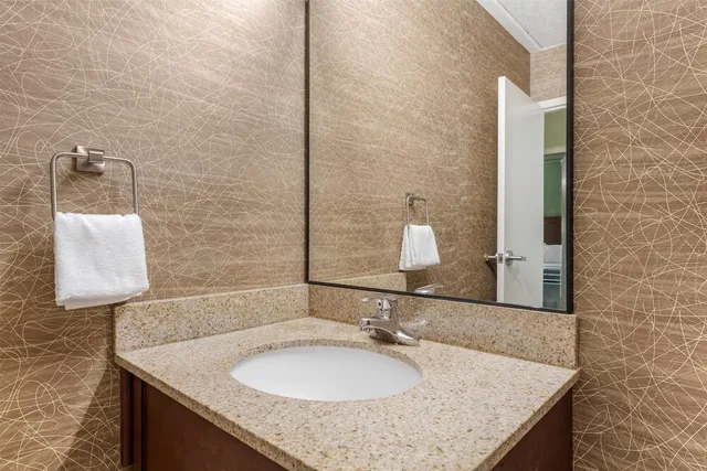 Standard, 2 Queen Beds, Pool Side, Patio, Best Western Fairmont 6/9