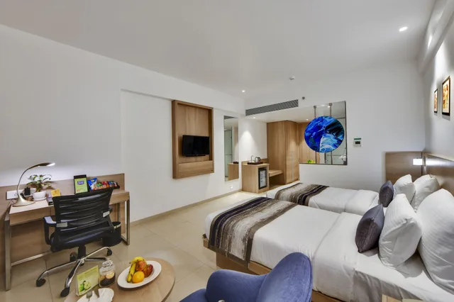 Green, Queen Bed، Rakabi The Fern Igatpuri 10/10