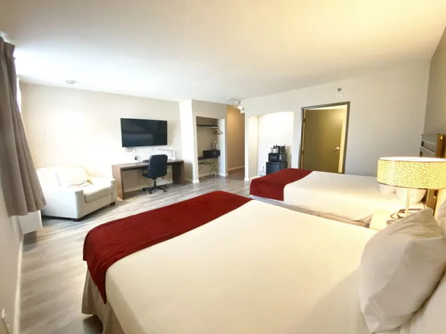 Standard, 2 Queen Beds, Accessible, Redac Gateway Hotel 1/5