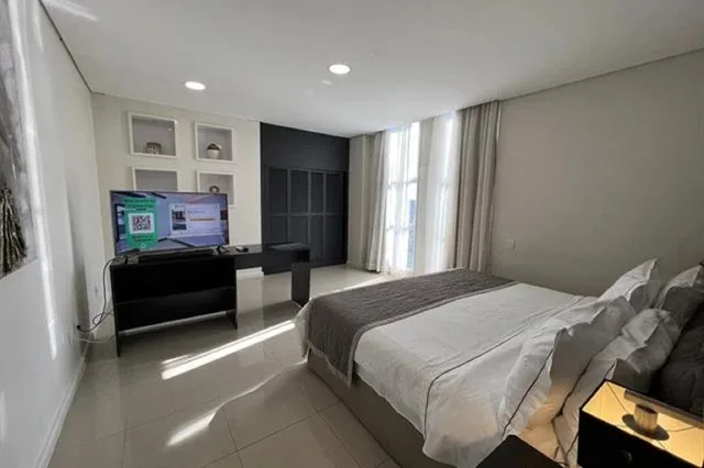 Suite, King Bed, Wyndham Golden Foz 2/3