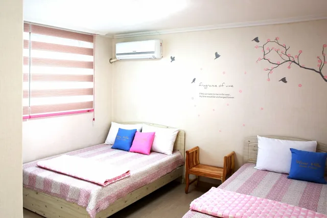 غرفة ديلوكس بسرير مزدوج وسرير فردي، Wow Hills Guest House 3/6
