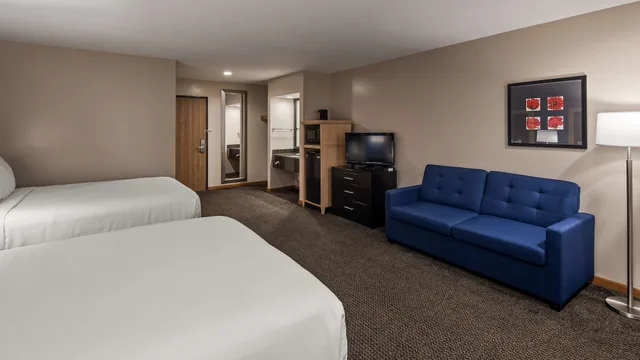 غرفة قياسية بسريرين كوين بإطلالة على النهر بشرفة مع أريكة، Best Western River Terrace 4/8