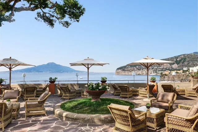 Classic, Double or Twin Bed, City View, Grand Hotel Ambasciatori 3/3