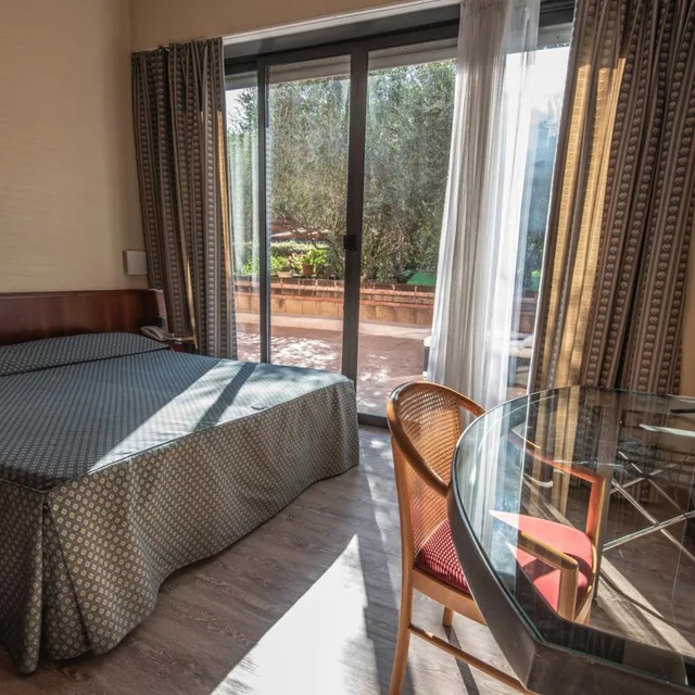 غرفة رباعية، Petra Hotel And Residence 1/6