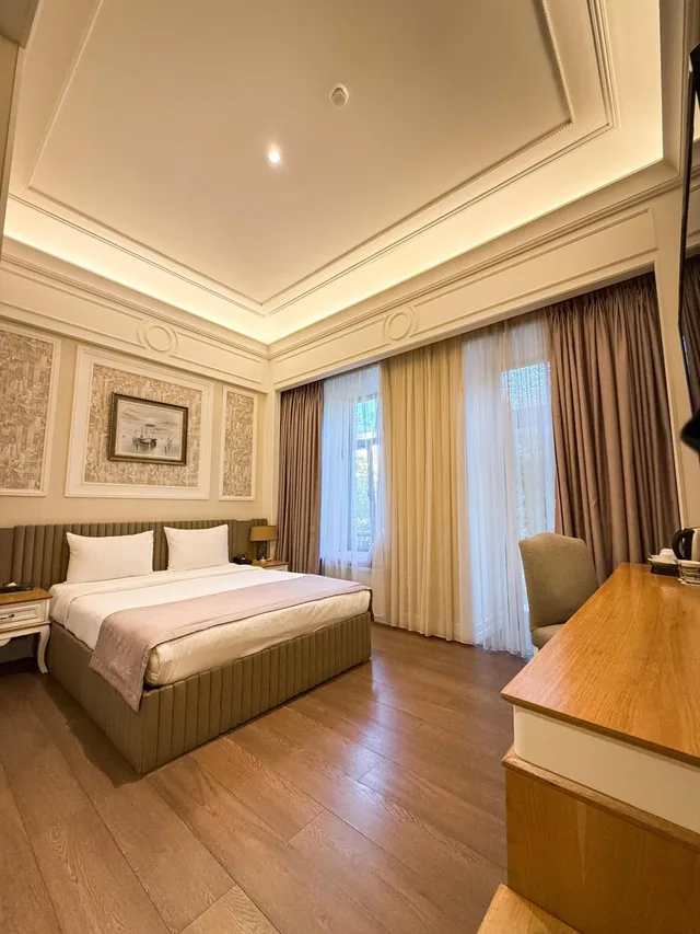 غرفة بريميوم ديلوكس بسرير كينج بإطلالة على المدينة، Theatrum Hotel Baku 1/3