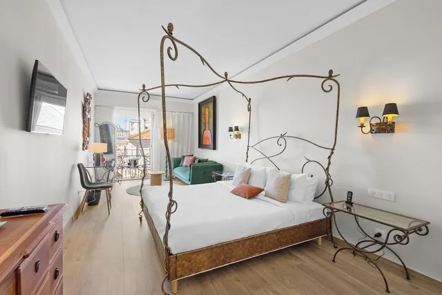 غرفة سوبيريور بسرير كينج بشرفة، Hotel Sainte Valerie 1/4