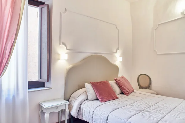 Room, Queen Bed, Courtyard Area، B&B Palazzo Del Magnifico 1/9