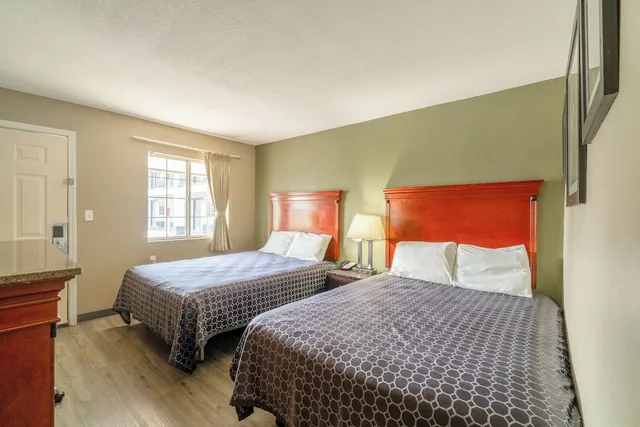 Deluxe, 2 Queen Beds, Smoking, Deluxe Inn & Suites By OYO Miami OK 3/10