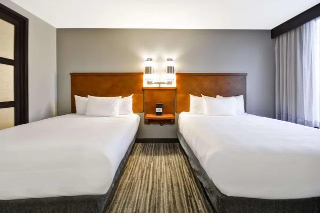 غرفة بسريرين مزدوجين مع أريكة، Hyatt Place Kansas City/Overland Park/Metcalf 2/6