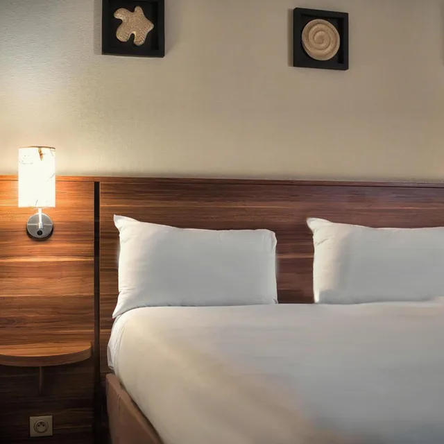 غرفة كومفورت بسرير كوين بغرفة نوم واحدة، Kyriad Prestige Mulhouse Basel 5/9