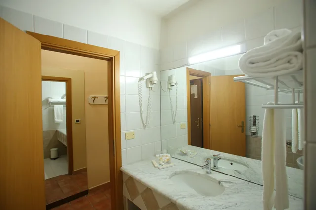 غرفة قياسية بسرير كوين، Villa Romana 9/10