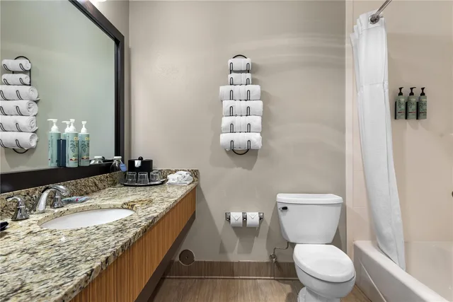 غرفة بسرير كينج مع أريكة، Best Western Vista Inn 3/3