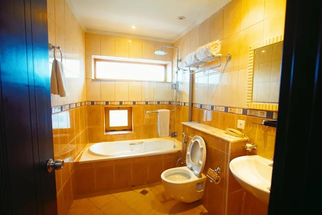 غرفة كلوب بسرير كوين بإطلالة على الجبل بشرفة، Belle Vue Hotel And Spa 4/4